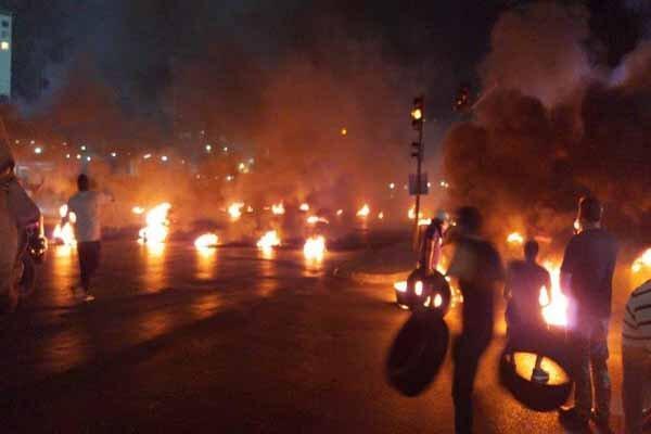 افراد ناشناس دفاتر 2 حزب را در شمال لبنان به آتش کشیدند افراد ناشناس دفاتر 2 حزب را در شمال لبنان به آتش کشیدند