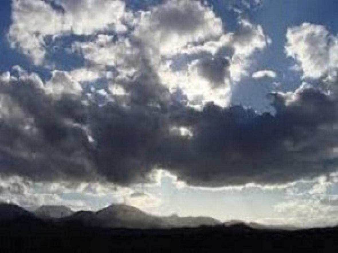 آسمانی نیمه ابری همراه با بارش پراکنده آسمانی نیمه ابری همراه با بارش پراکنده