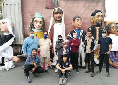 حضور عروسک های غولپیکر خارک در برنامه کارناوال های شاد فرا رسیدن بهار 1400 تهران